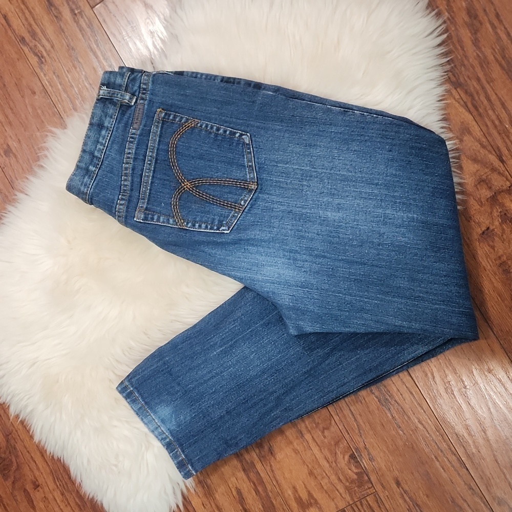 Liz Claiborne Medium Wash Classic Cut Jean's - Picture 2 of 6